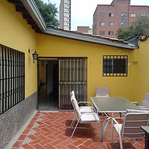 Хостел Yellow House Медельин